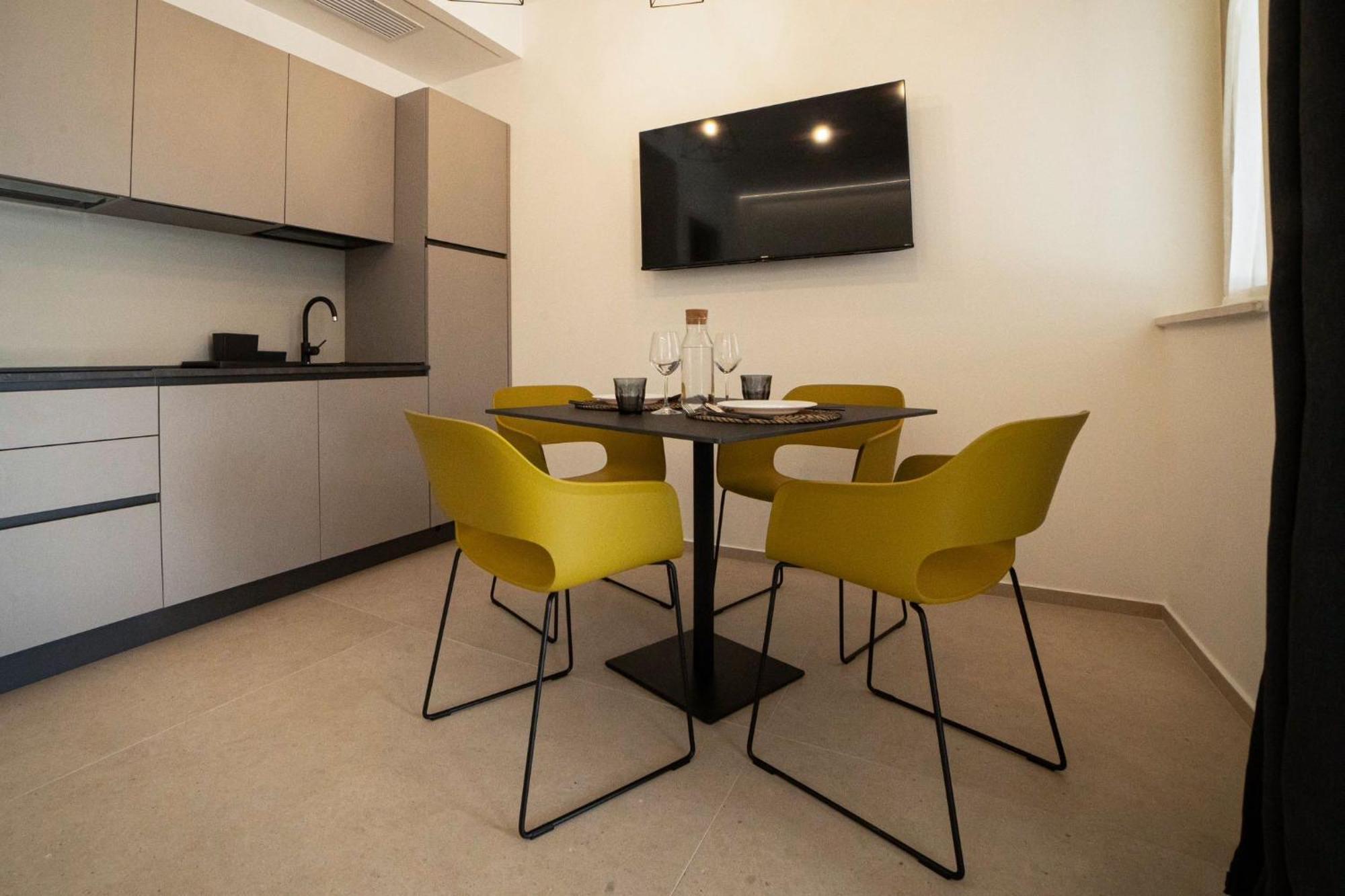 Aura Apartments Mattinata Eksteriør billede